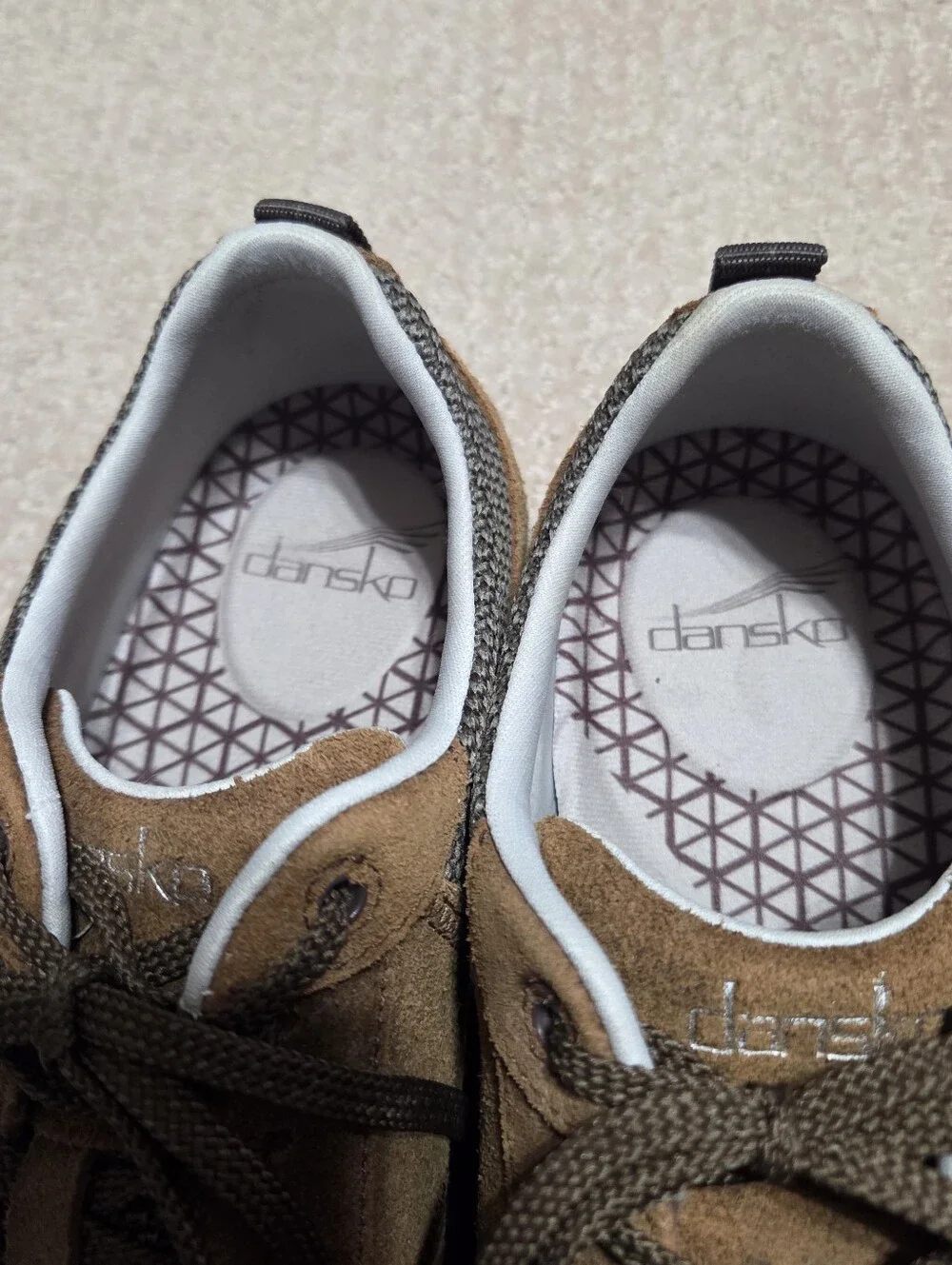 Dansko Paisley Waterproof Sneakers featuring Vibram Sole Womens Size 39 US 8.5